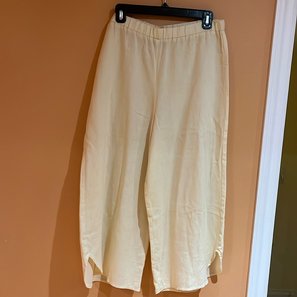 Ladies wide leg capris